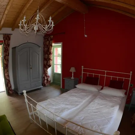 Tuschaus Kır Evi